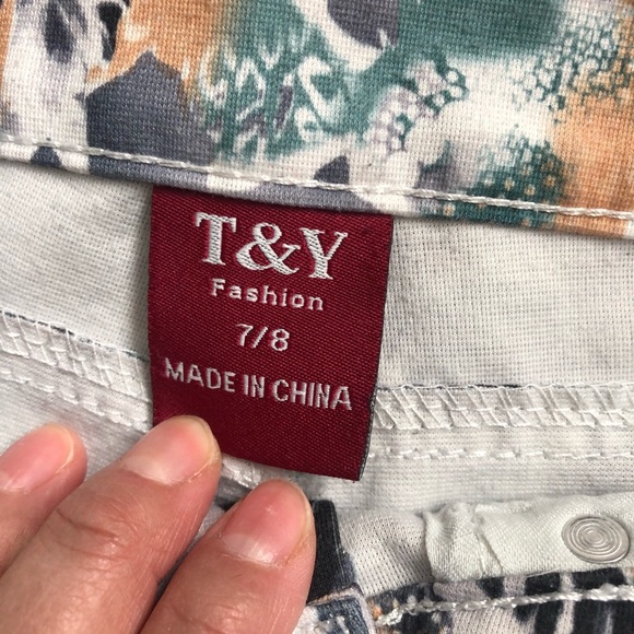 Butterfly pattern shorts - Picture 4 of 7